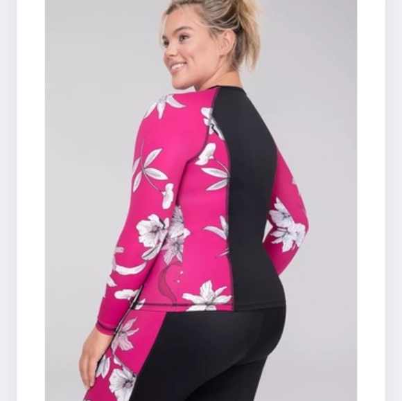 Cacique Swim 22W Rash Guard Long Sleeve Red Black Floral Sangia AX-1924 - Picture 2 of 9